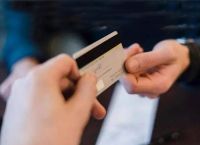 信用卡逾期半年金额突破900亿
